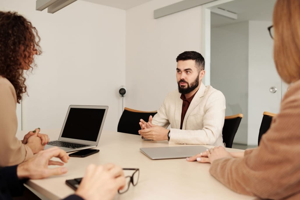 L'impact du nouveau régime fiscal 150-0 B ter sur la transmission des PME françaises 6 Transmission entreprise - business - réunion dirigeants business