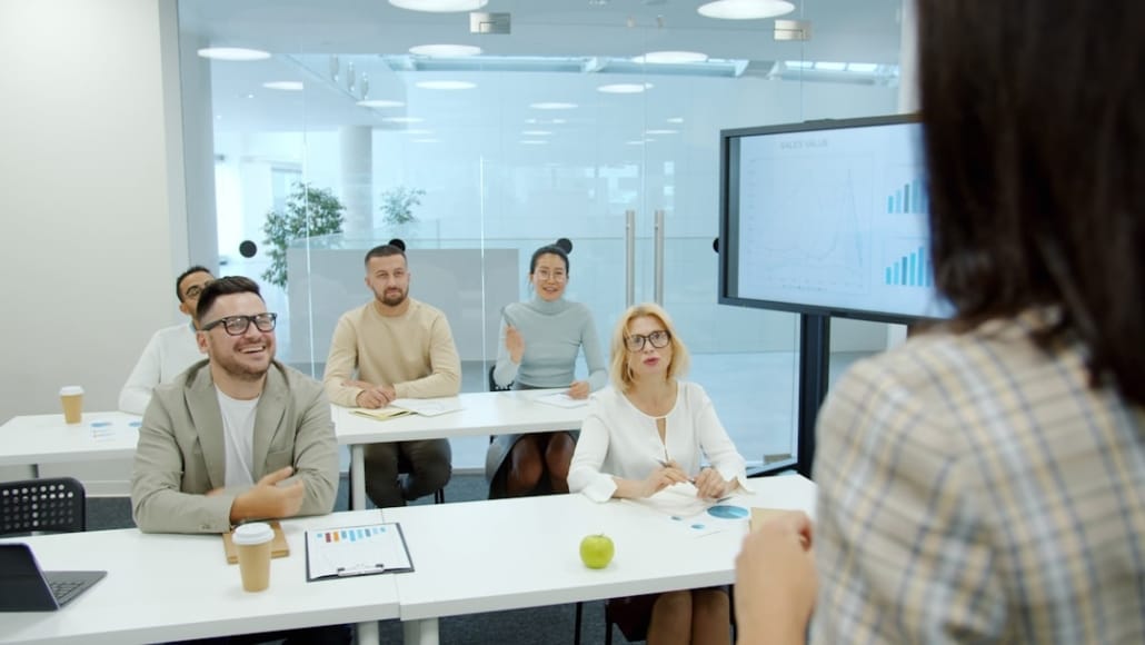 Comment surmonter les craintes liées à la transmission d'entreprise ? 88 Comment surmonter les craintes liées à la transmission d'entreprise ? - business - réunion dirigeants business