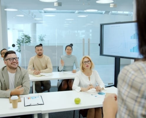 Comment surmonter les craintes liées à la transmission d'entreprise ? 80 Comment surmonter les craintes liées à la transmission d'entreprise ? - business - réunion dirigeants business