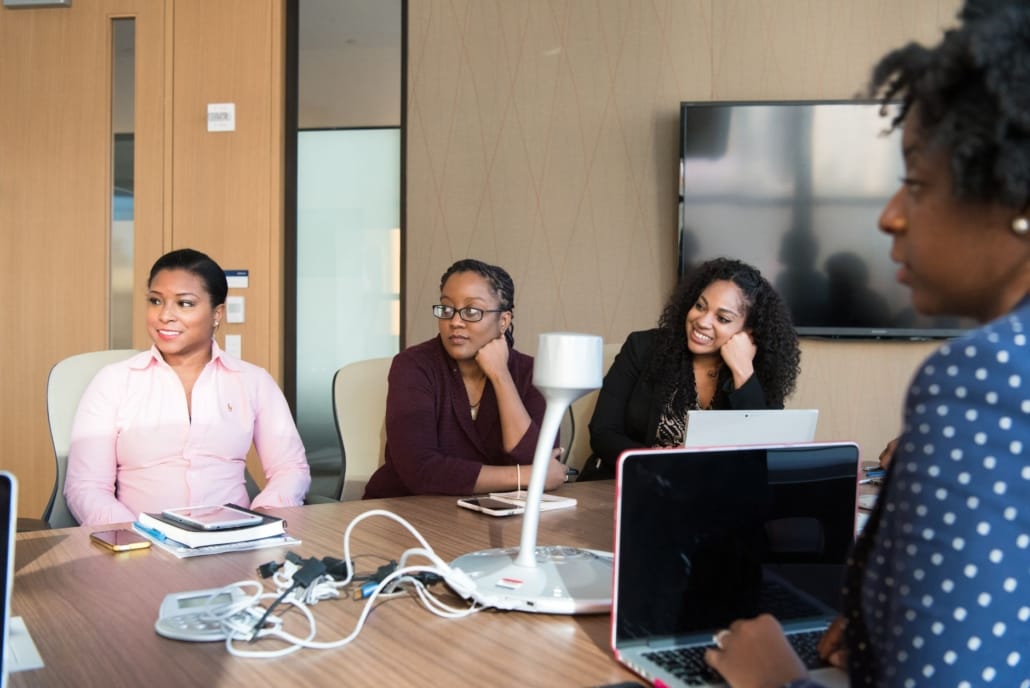 Comment un entrepreneur peut utiliser les fusions acquisitions pour changer de vie ? 37 Transmission entreprise - business - réunion dirigeants business