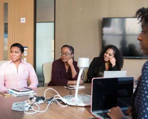 Comment un entrepreneur peut utiliser les fusions acquisitions pour changer de vie ? 27 Transmission entreprise - business - réunion dirigeants business