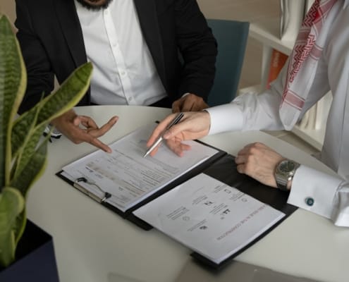 Étude de Cas : Réussites de Transmissions d'Entreprises en France en 2024 13 Étude de Cas : Réussites de Transmissions d'Entreprises en France en 2024 - business - réunion dirigeants business