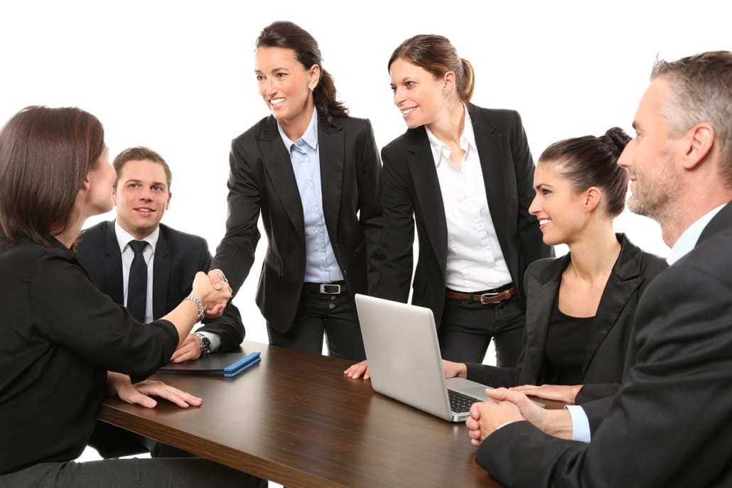 10 questions avant de vendre son entreprise 65 Transmission entreprise - business - réunion dirigeants business
