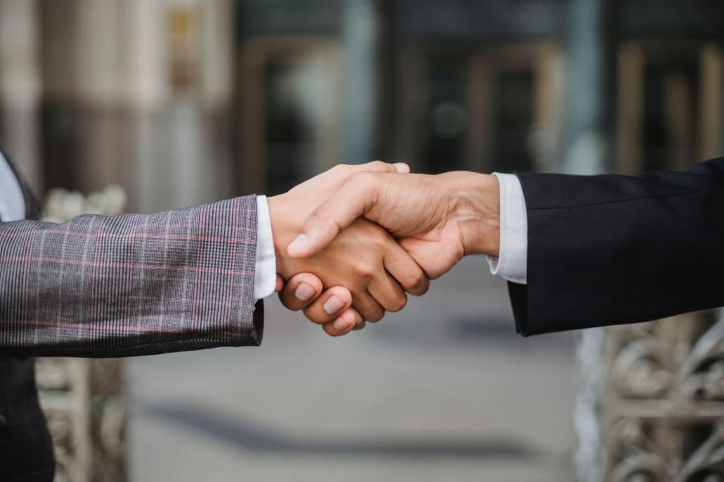 Acheter une entreprise quand on est salarié(s) 73 Acheter une entreprise quand on est salarié(s) - business - réunion dirigeants business