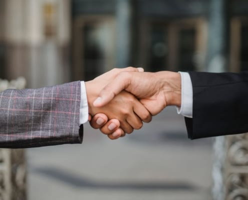 Acheter une entreprise quand on est salarié(s) 63 Acheter une entreprise quand on est salarié(s) - business - réunion dirigeants business